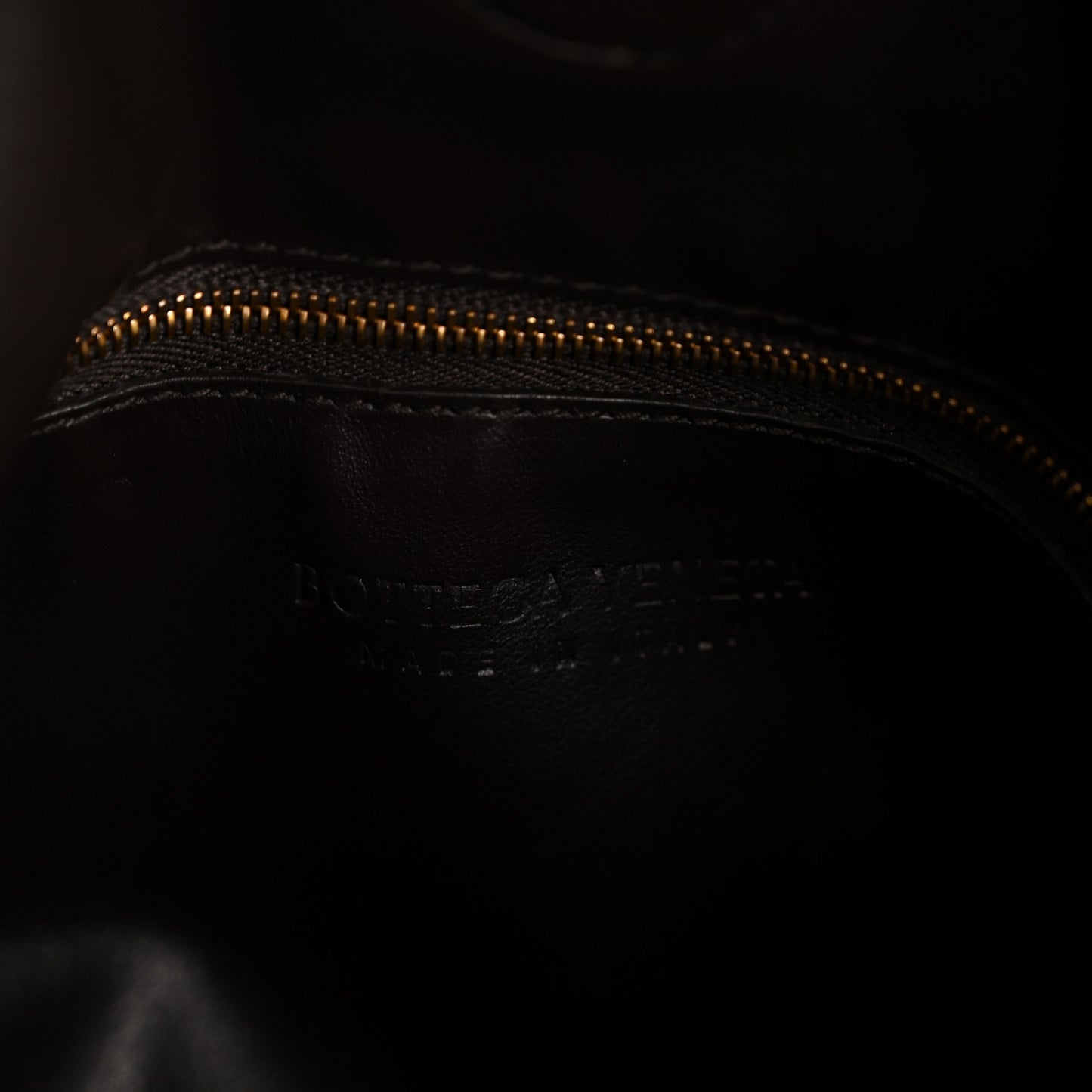 Calfskin Intrecciato Small Hop Fondant