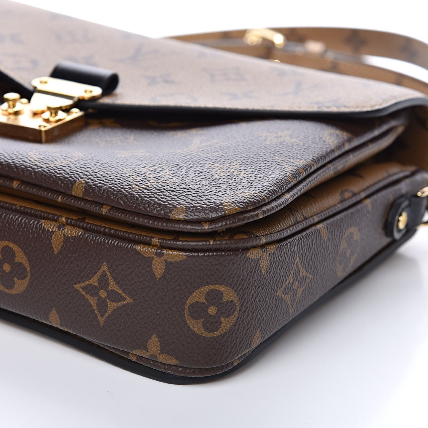 Reverse Monogram Pochette Metis