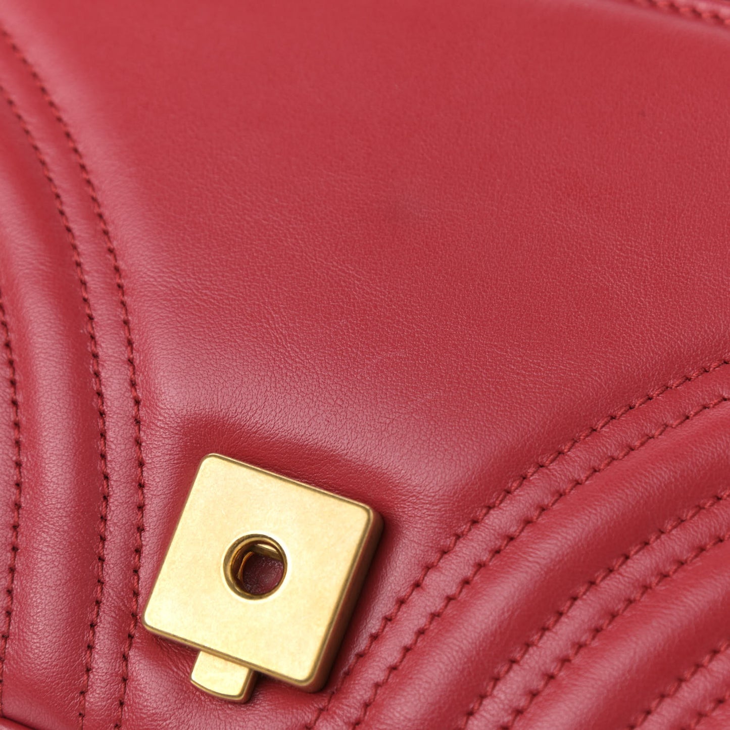 Calfskin Matelasse Small GG Marmont Shoulder Bag Hibiscus Red