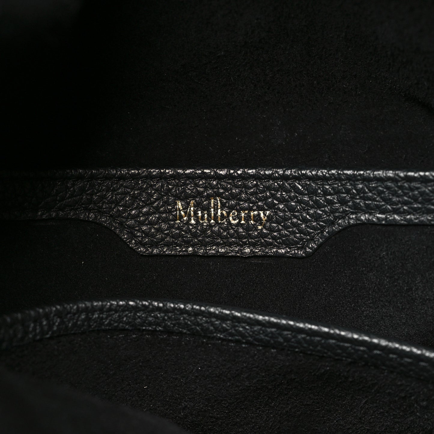 Small Classic Grain Calfskin Leighton Black
