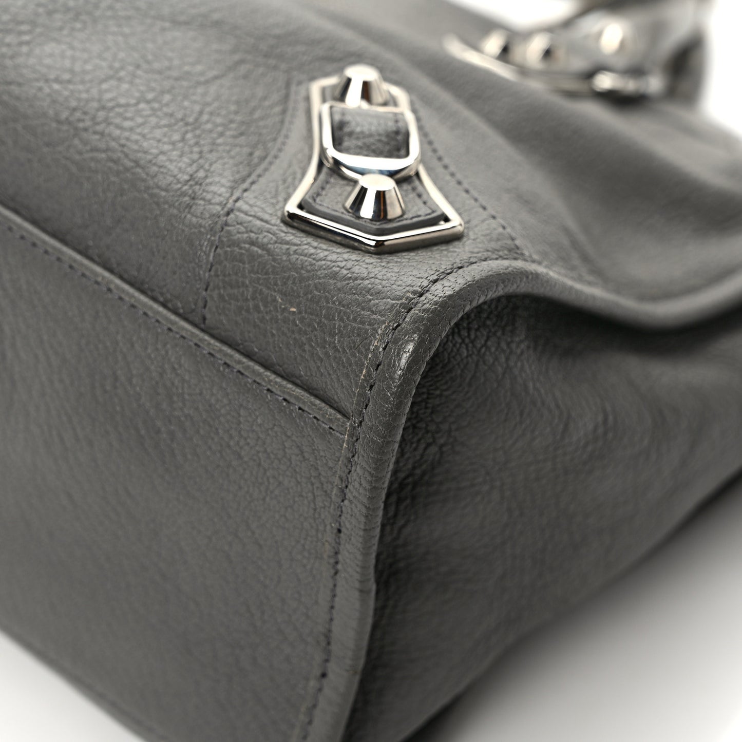 Chevre Silver Metallic Edge Hardware City Gris Acier