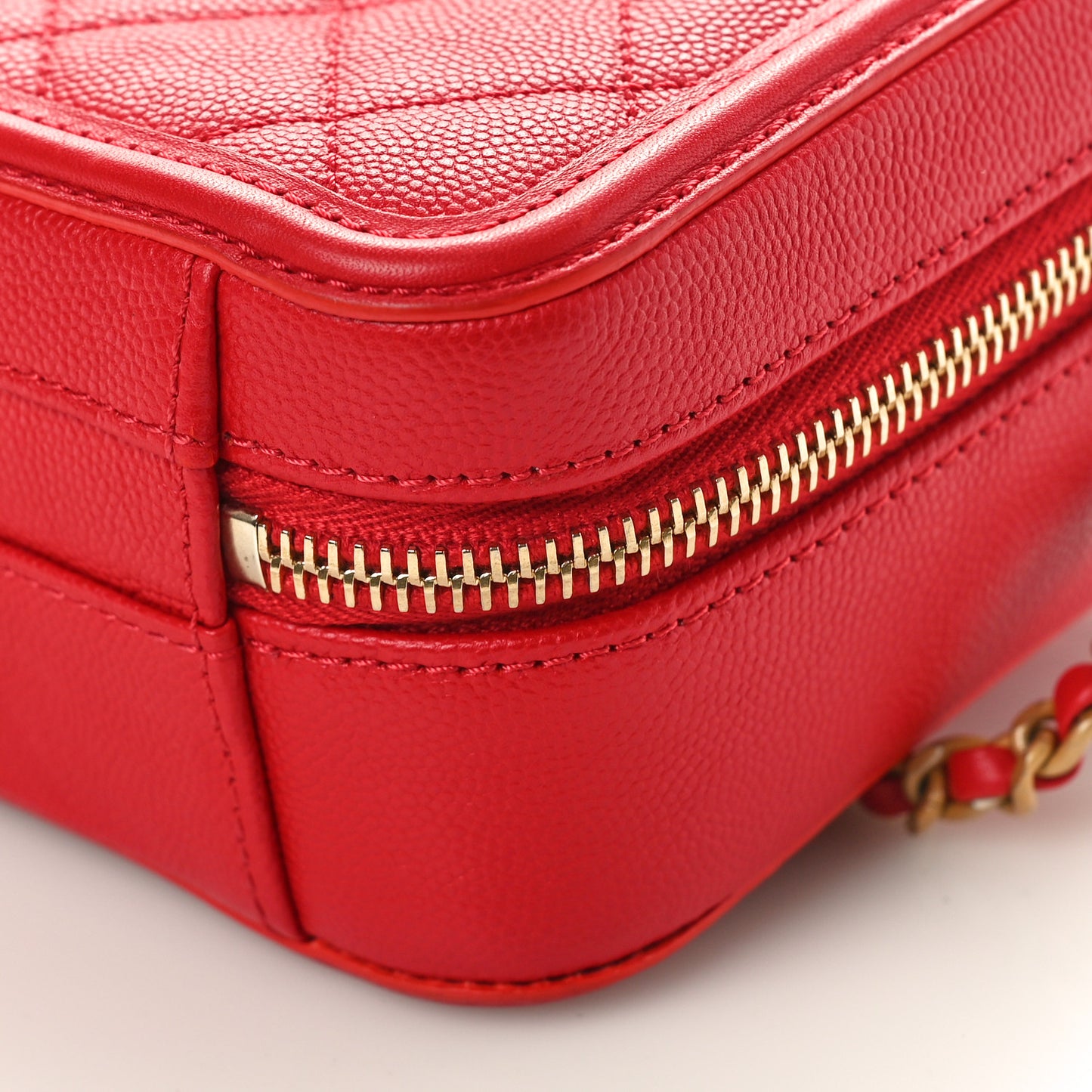 Caviar Quilted Small CC Filigree Vanity Case Red