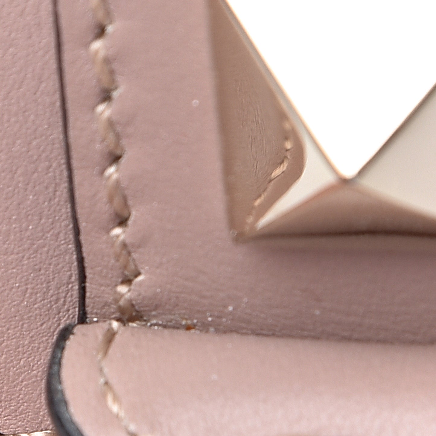 Vitello Medium Glam Lock Rockstud Flap Poudre