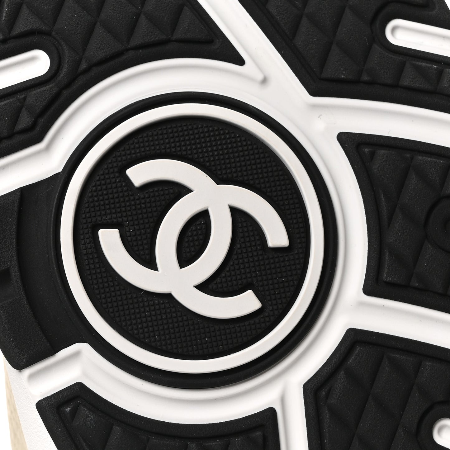 Mesh Suede Grained Calfskin Womens CC Sneakers 42 White Black
