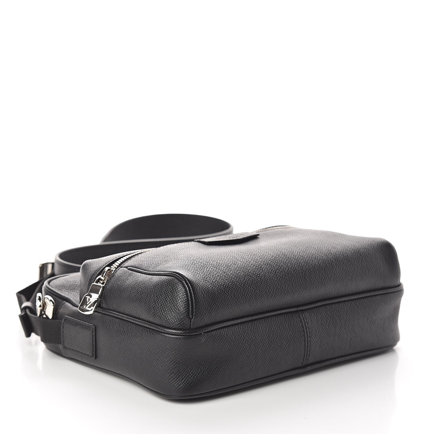 Louis Vuitton Taiga Outdoor Messenger PM Black 4 of 9