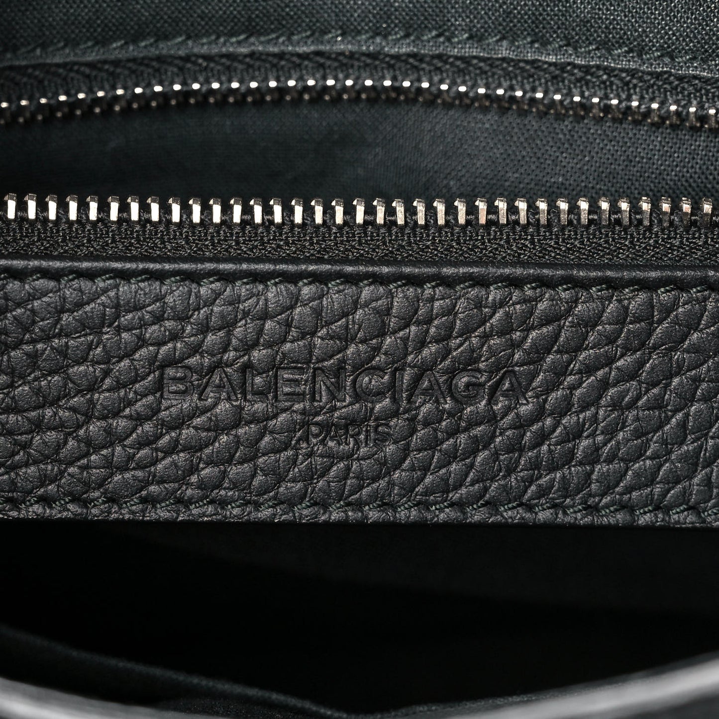 Vibrato Calfskin Classic Silver Hardware S City Black