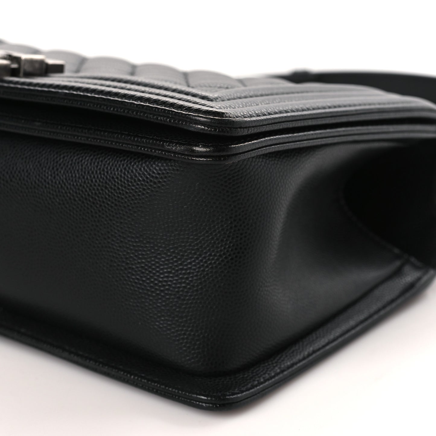 Caviar Quilted Medium Boy Flap Black