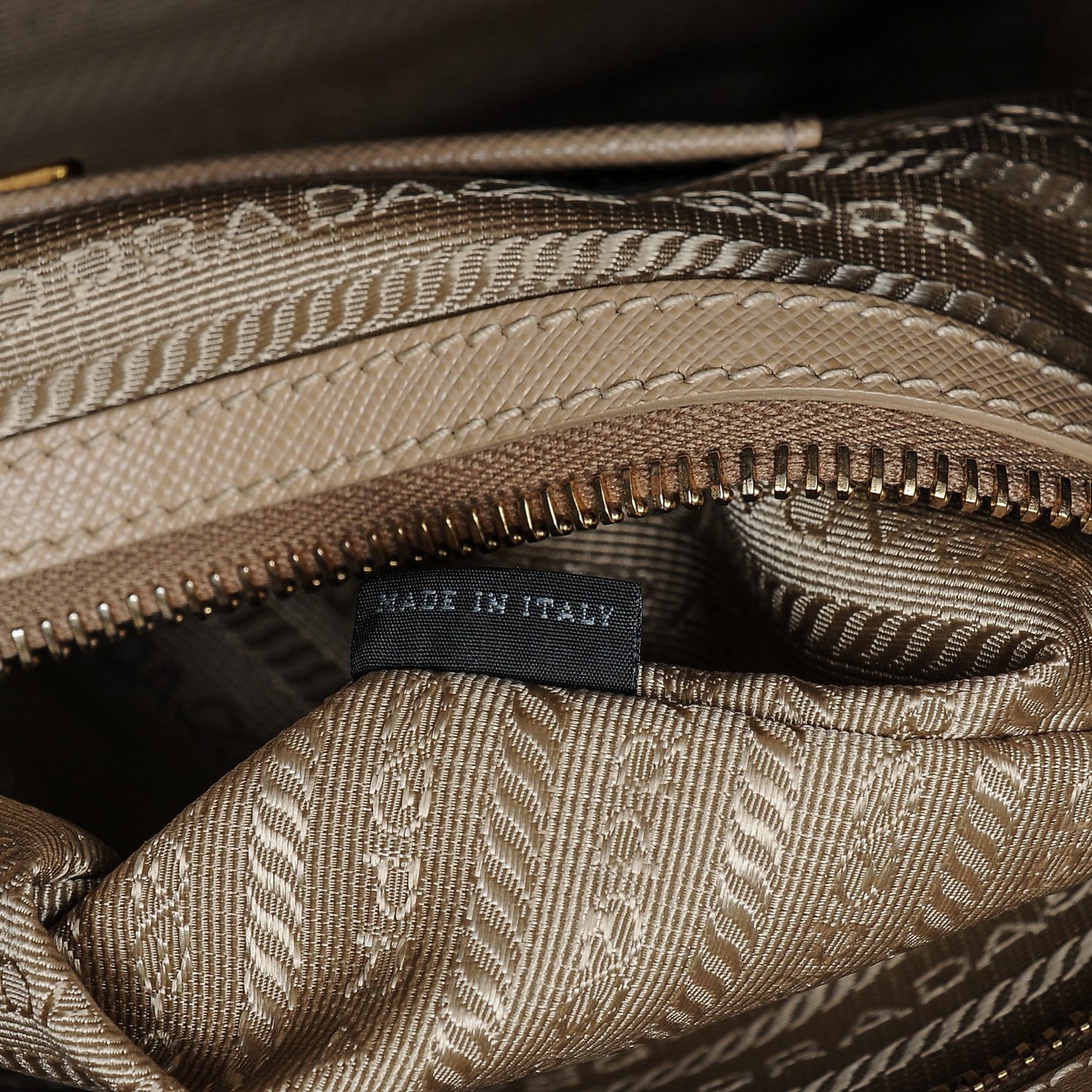 Saffiano Large Galleria Double Zip Tote Sabbia