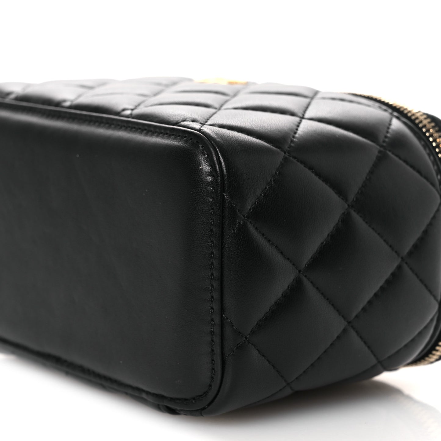 Lambskin Quilted Pearl Crush Small Vanity Case With Chain Black
