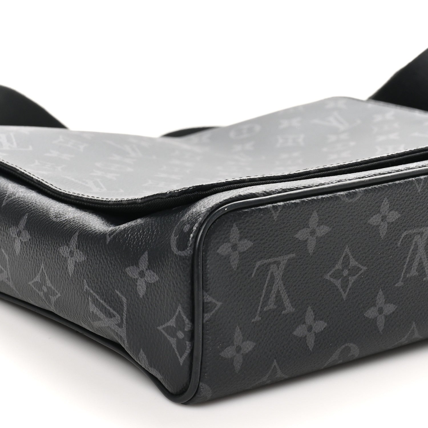 Louis Vuitton Monogram Eclipse District MM 8 of 9