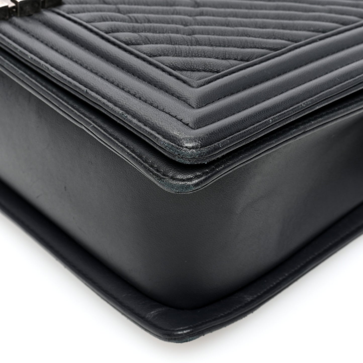 Wrinkled Lambskin Chevron Quilted Medium Boy Flap Black