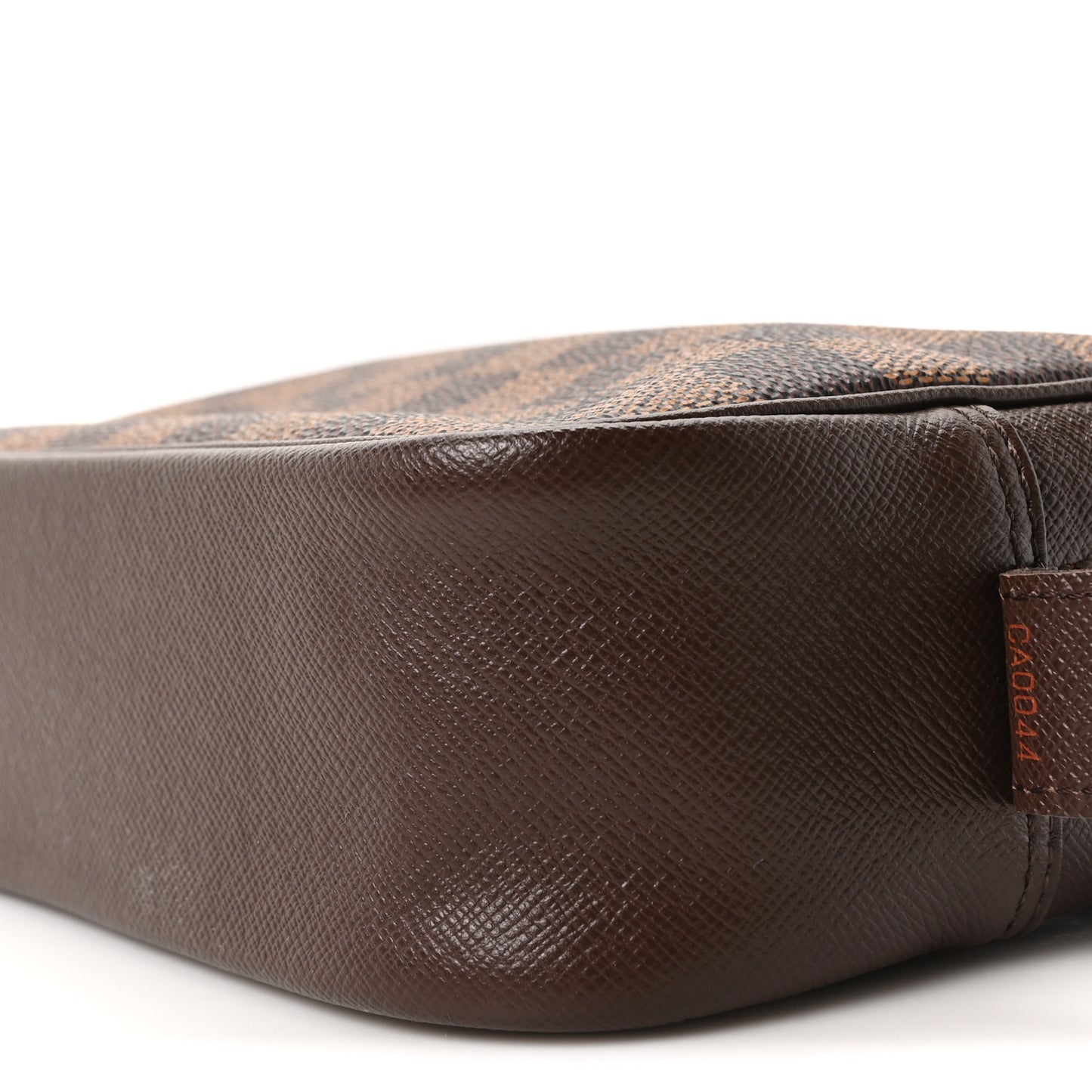 Damier Ebene Trousse Toilette 28