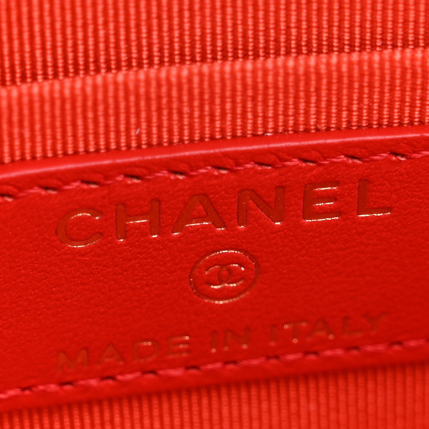 Caviar Quilted Classic Zip Pouch Red
