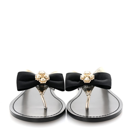 Chanel Metallic Laminated Goatskin Grosgrain Bow Pearl Thong Sandals 38 Black Gold 3 of 10