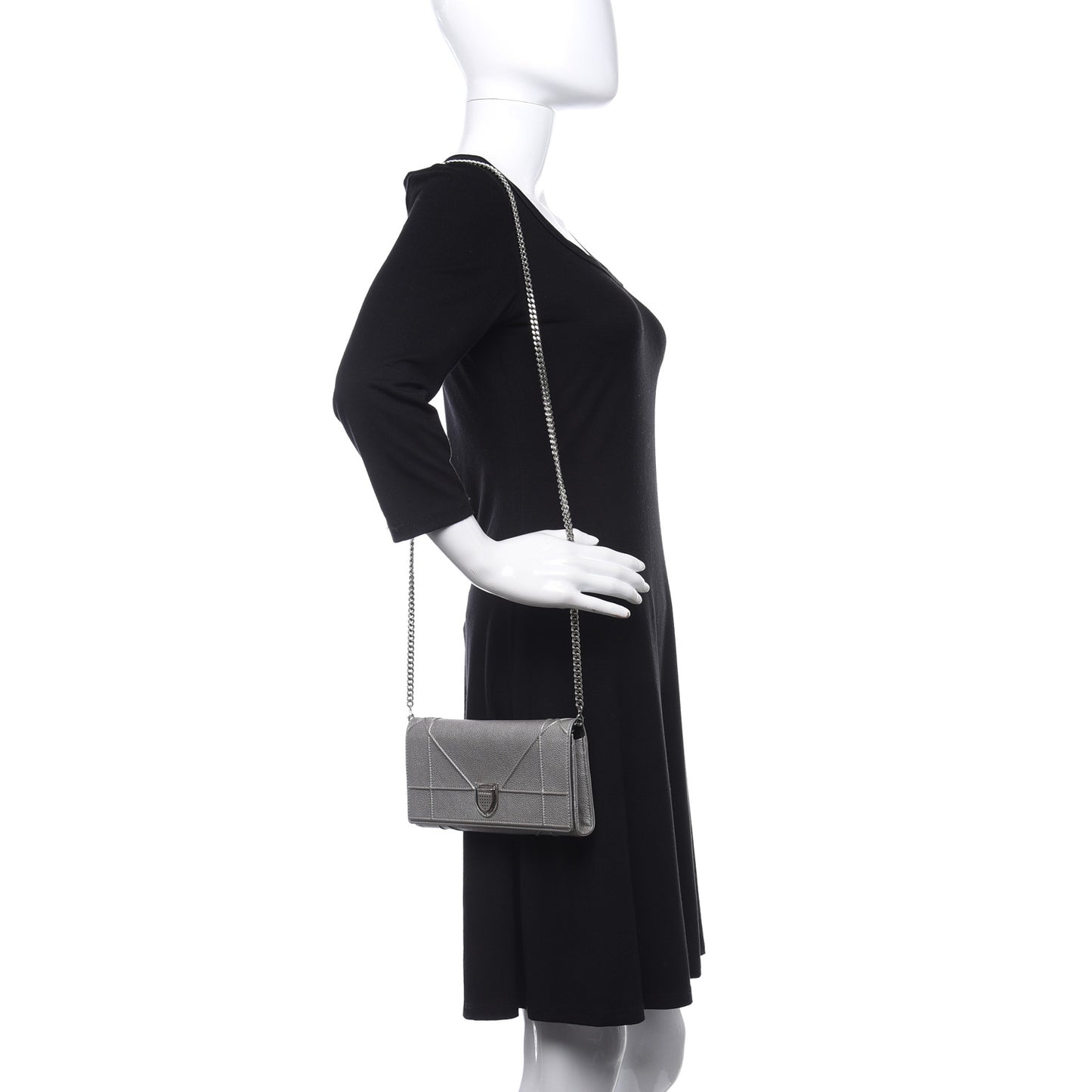 Grained Calfskin Diorama Croisiere Chain Wallet Gris