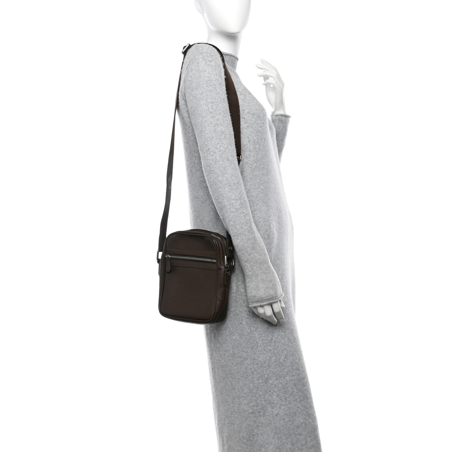 Louis Vuitton Taiga Dimitri Grizzli 2 of 9