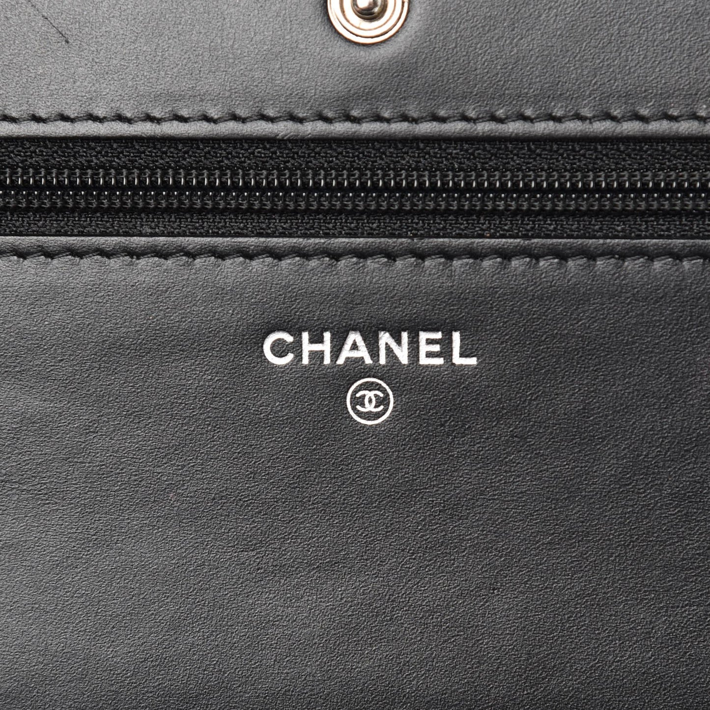 Patent Quilted Wallet On Chain WOC Black