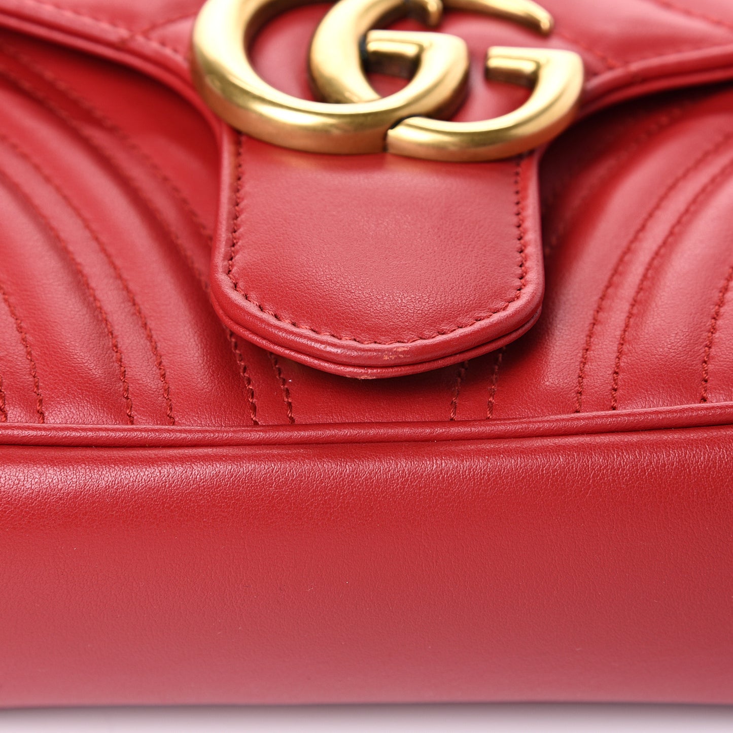 Calfskin Matelasse Small GG Marmont Shoulder Bag Hibiscus Red
