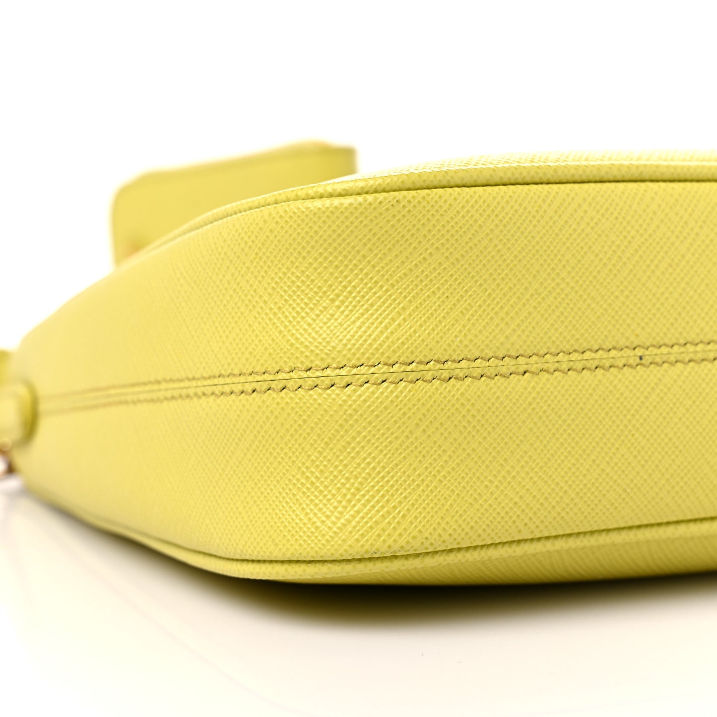 Saffiano Lux Re-Edition 2005 Shoulder Bag Cedro