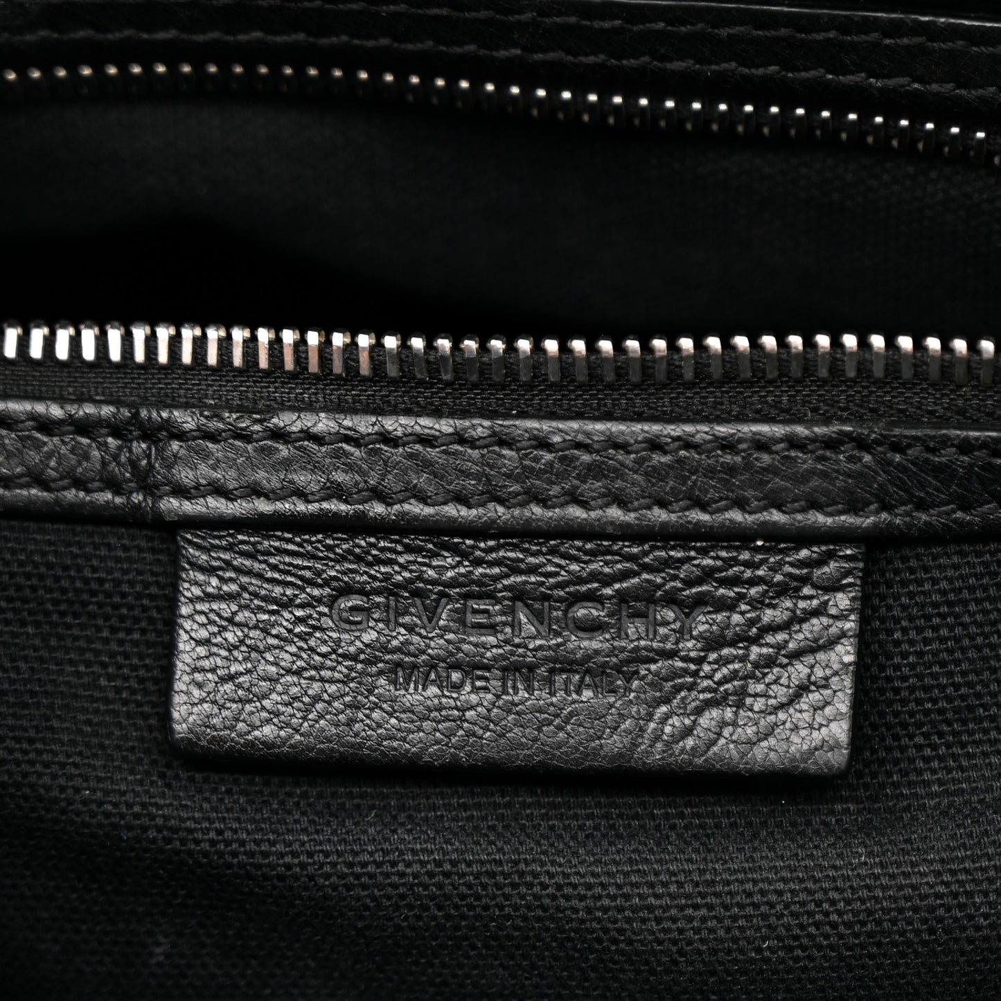 Sugar Goatskin Medium Antigona Black