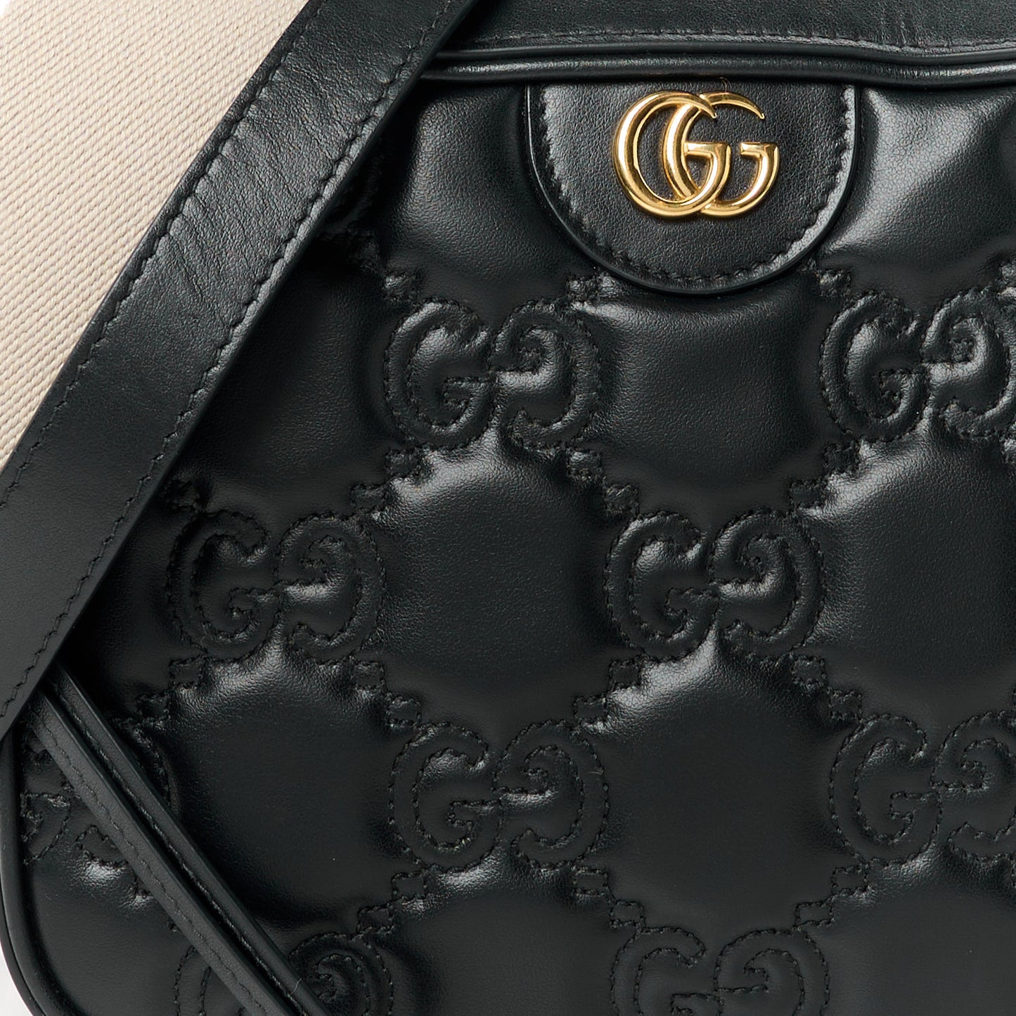 Calfskin GG Matelasse Shoulder Bag Black Natural