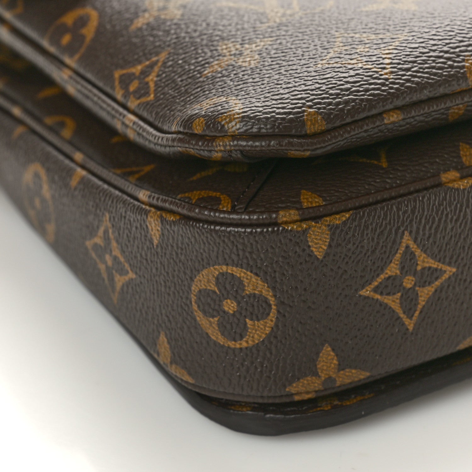 Louis Vuitton Monogram Pochette Metis 8 of 9