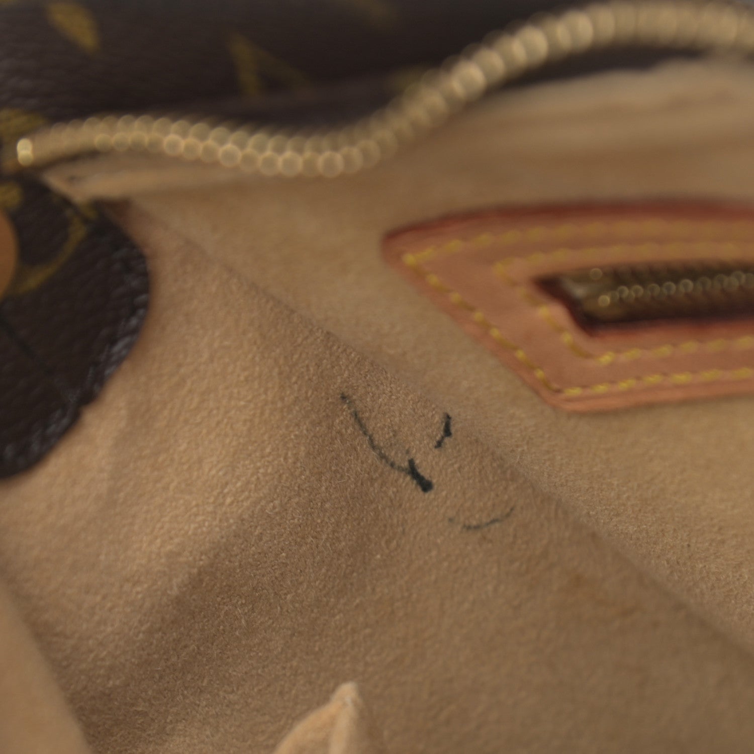 Louis Vuitton Monogram Looping MM 8 of 19