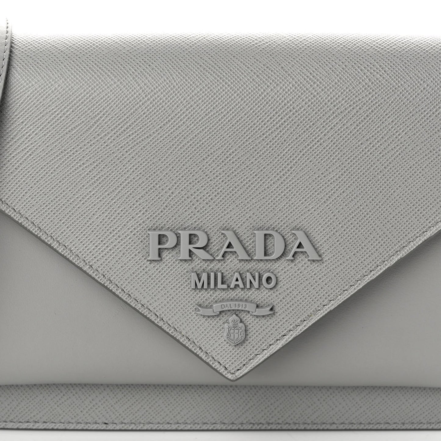 City Calfskin Saffiano Envelope Flap With Chain Nube