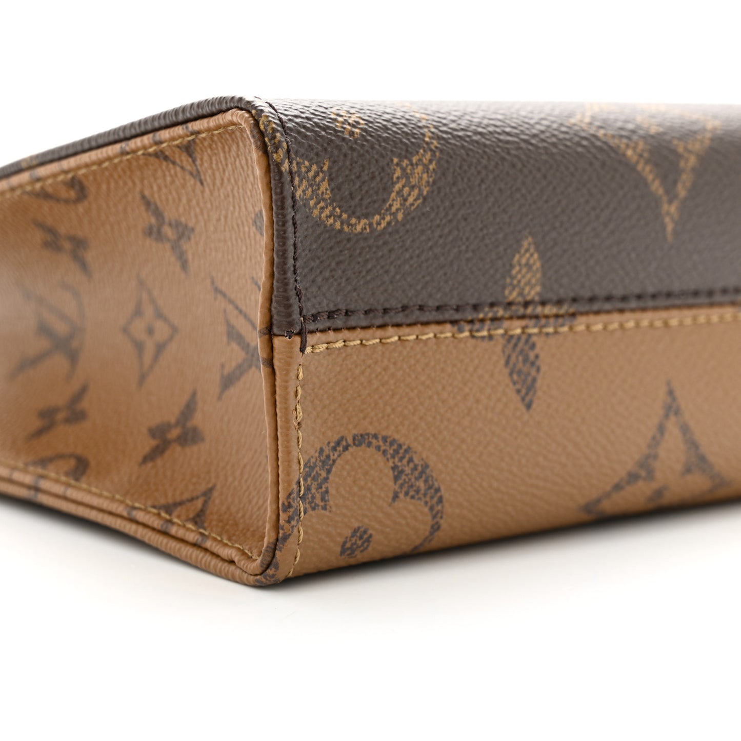 Reverse Monogram Giant Onthego BB