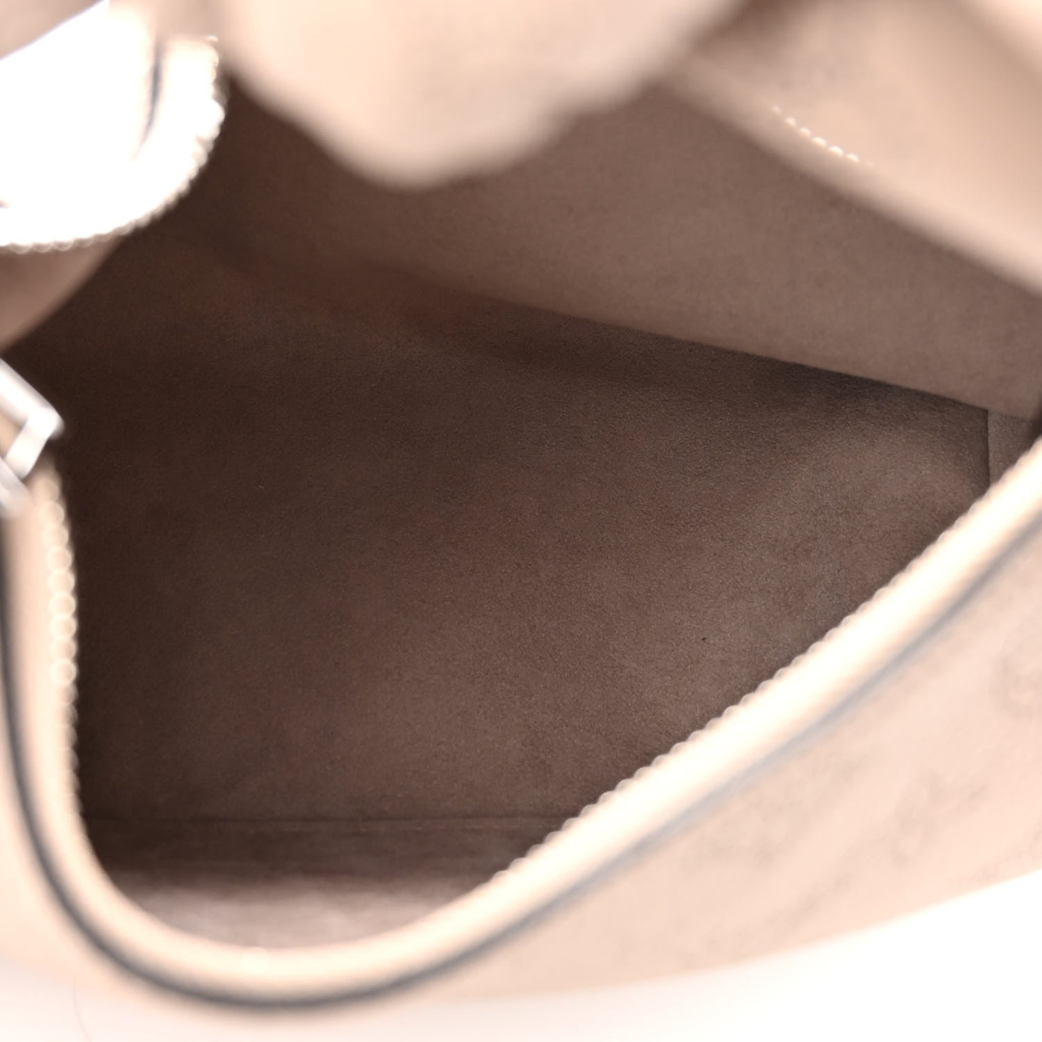 Louis Vuitton Mahina Why Knot PM Galet 5 of 9