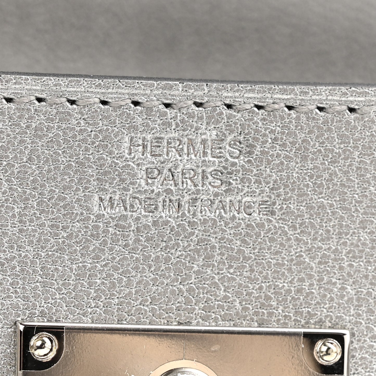 Metallic Chevre Chamkilight Kelly Wallet To Go Argent