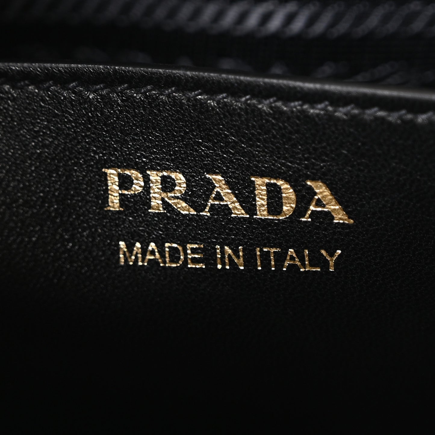 Saffiano City Calfskin Medium Esplanade Tote Mercurio Black