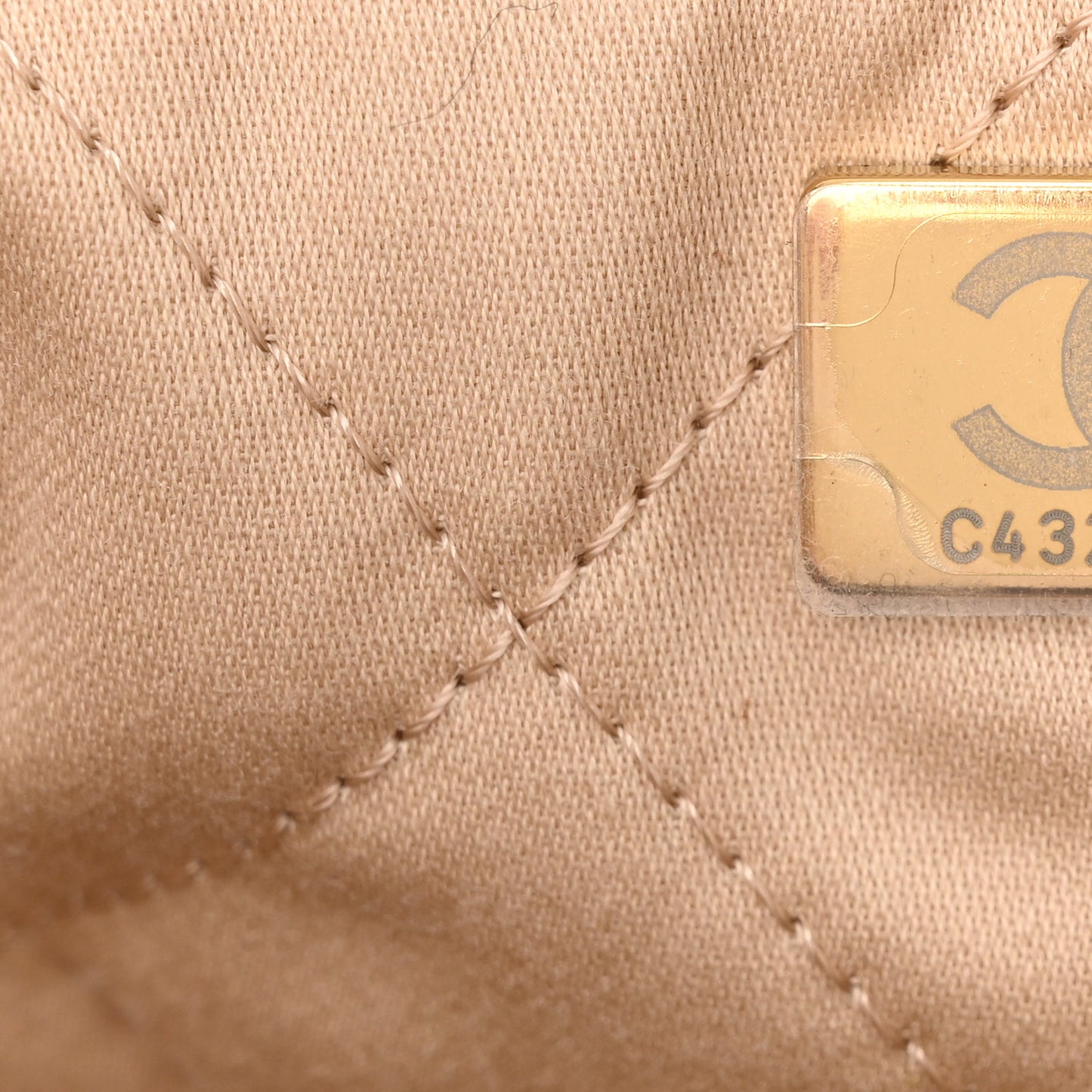 Shiny Calfskin Quilted Chanel 22 White