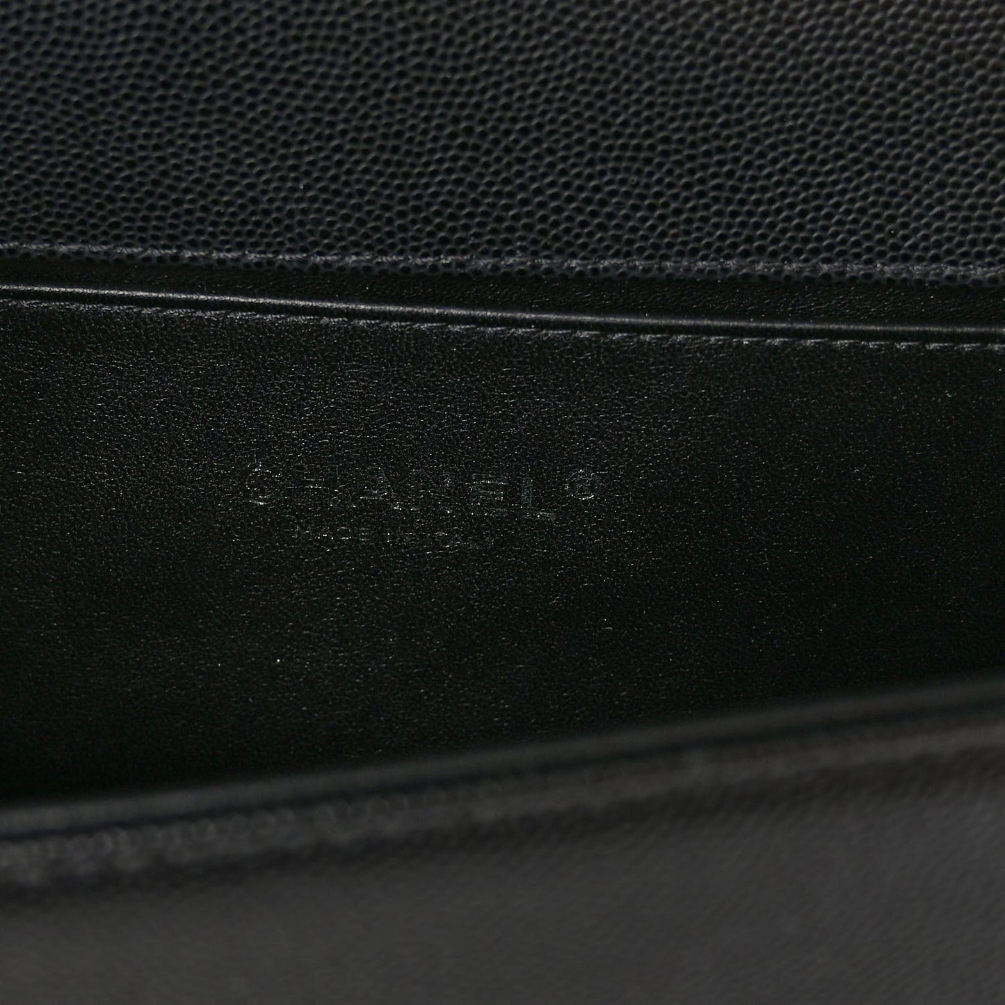Caviar Quilted Medium Boy Flap Black