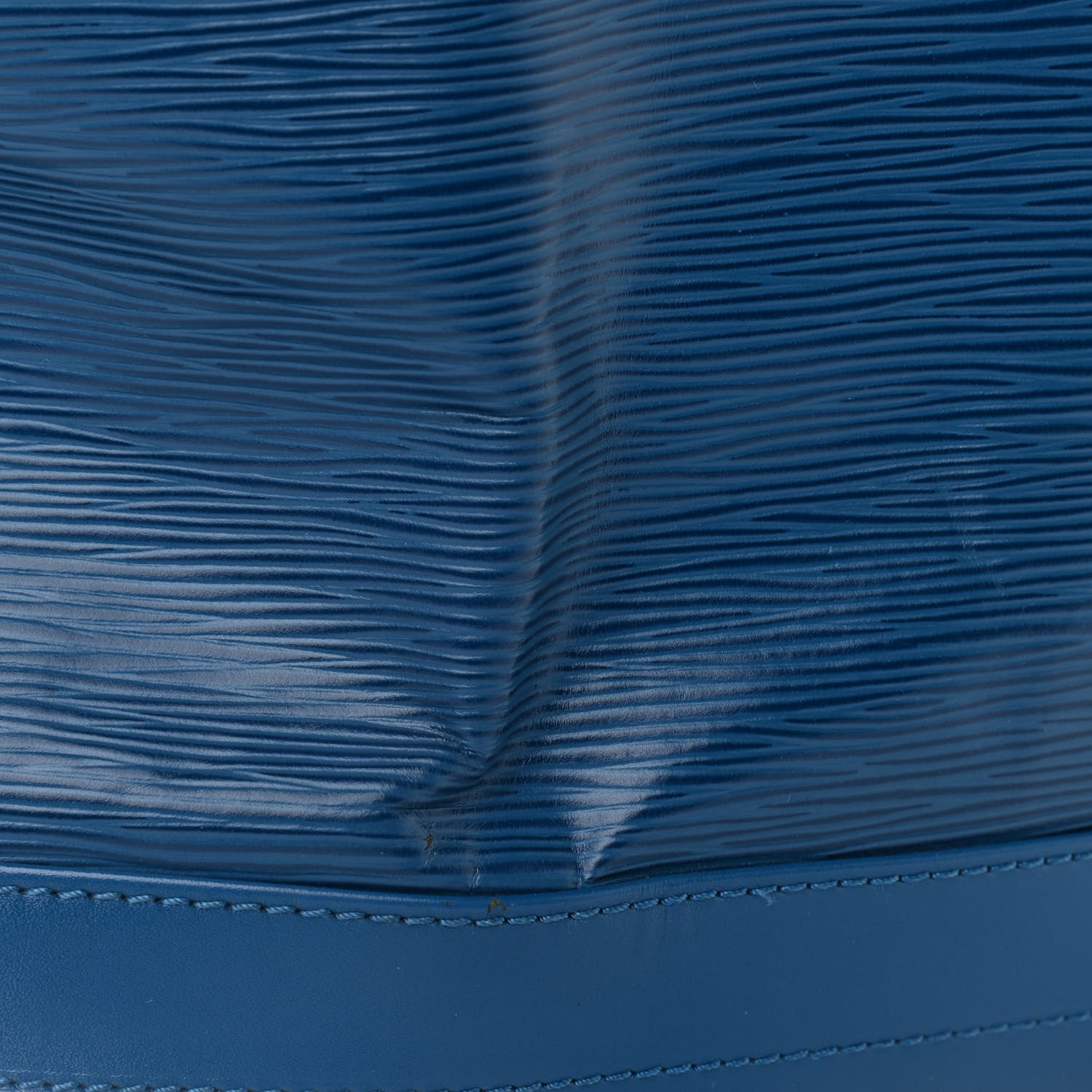 Louis Vuitton Epi Noe Toledo 9 of 12