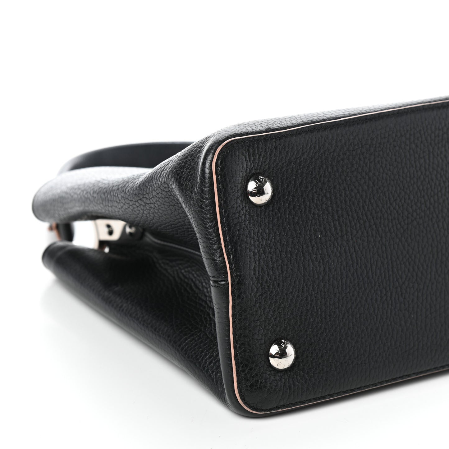 Taurillon Capucines MM Black Petale