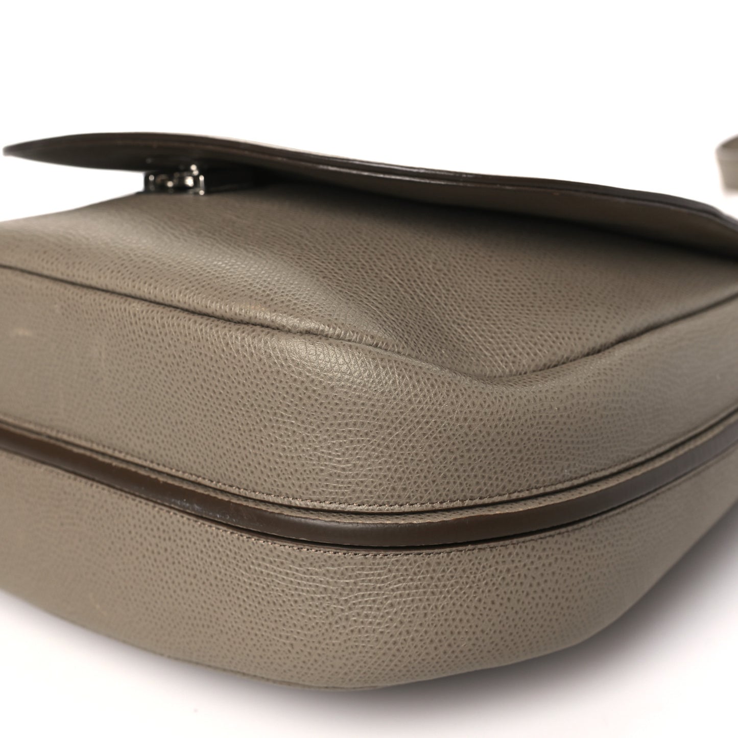 Grained Calfskin Trotteur Messenger Taupe