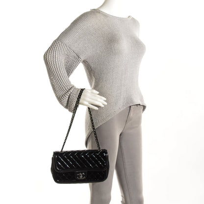 Chanel Lambskin Patent Quilted CC Twist Flap Black 2 of 8