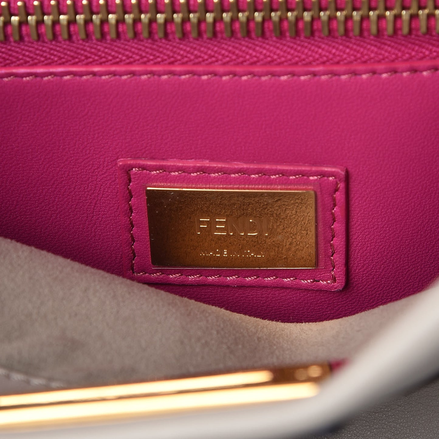 Vitello Seta Shiny Nappa Medium Peekaboo Iconic Satchel Grigio Polvere Magenta