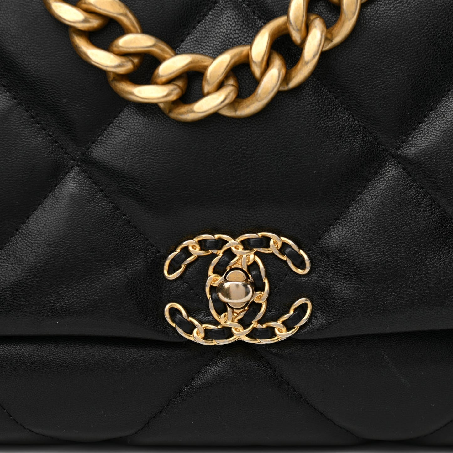 Lambskin Quilted Maxi Chanel 19 Flap Black
