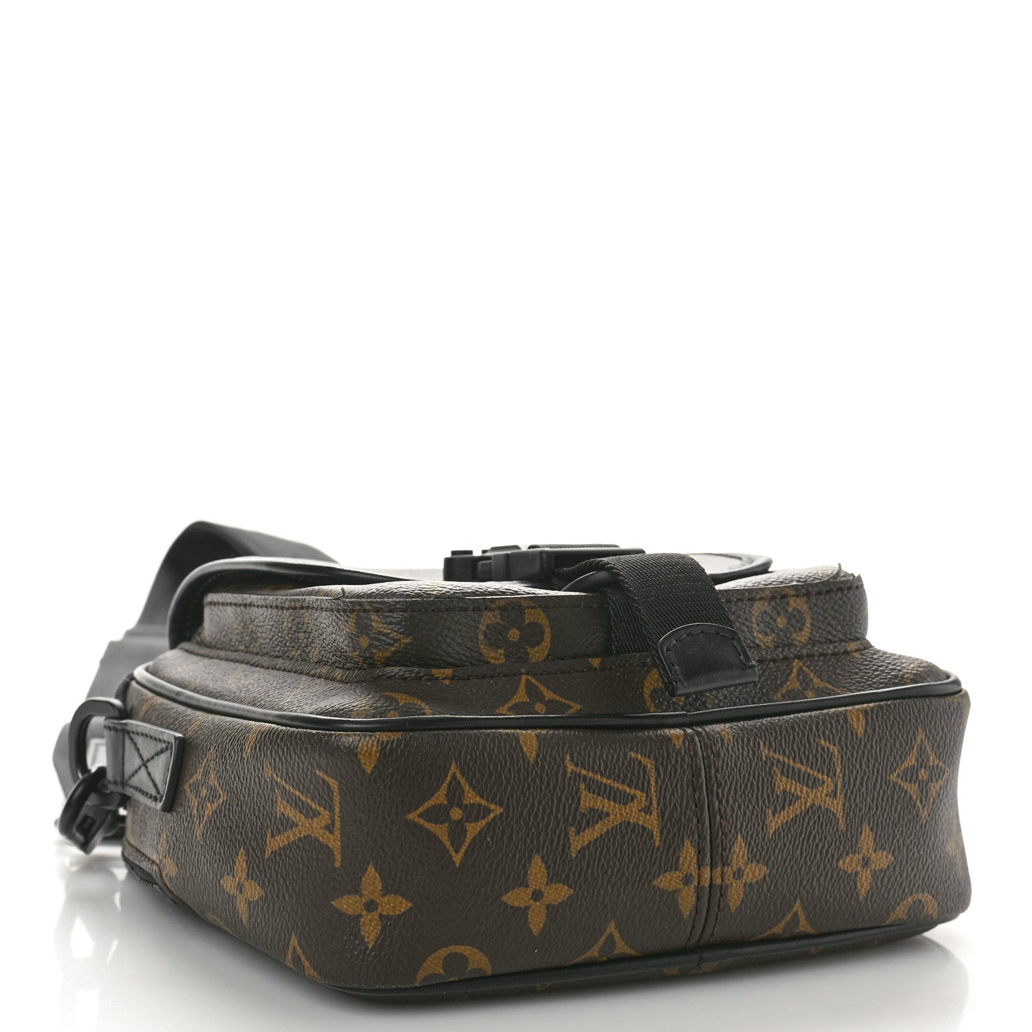 Louis Vuitton Monogram Macassar Quest Messenger 4 of 9