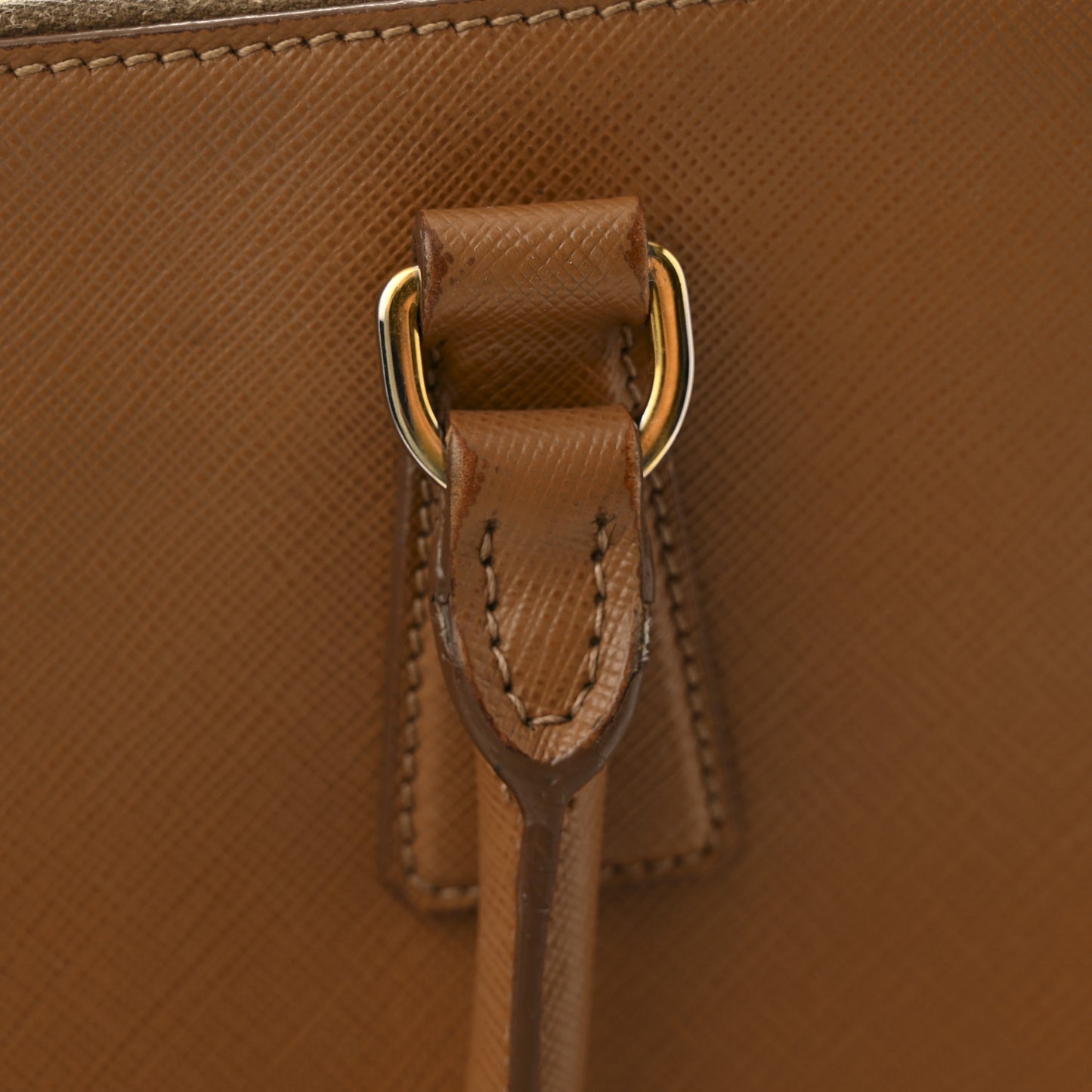 Saffiano Medium Galleria Double Zip Tote Caramel