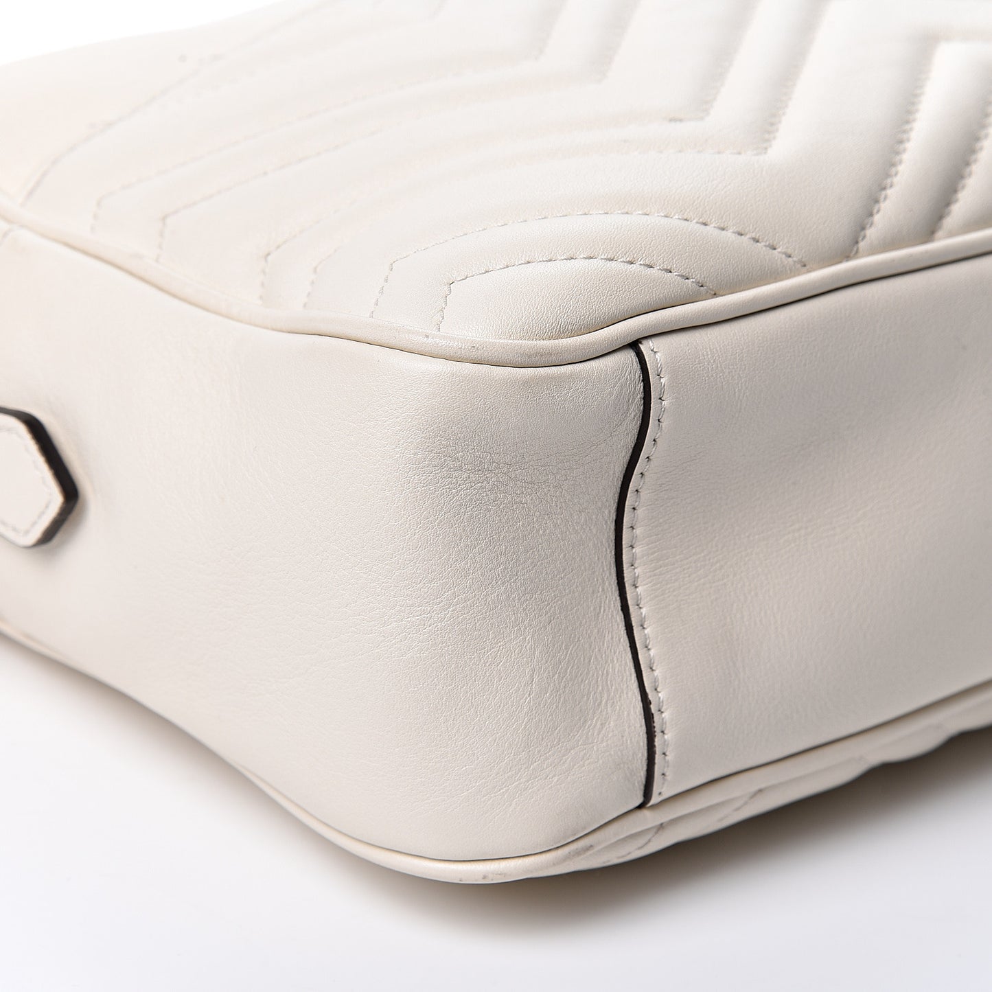 Calfskin Matelasse Medium GG Marmont Chain Shoulder Bag Mystic White