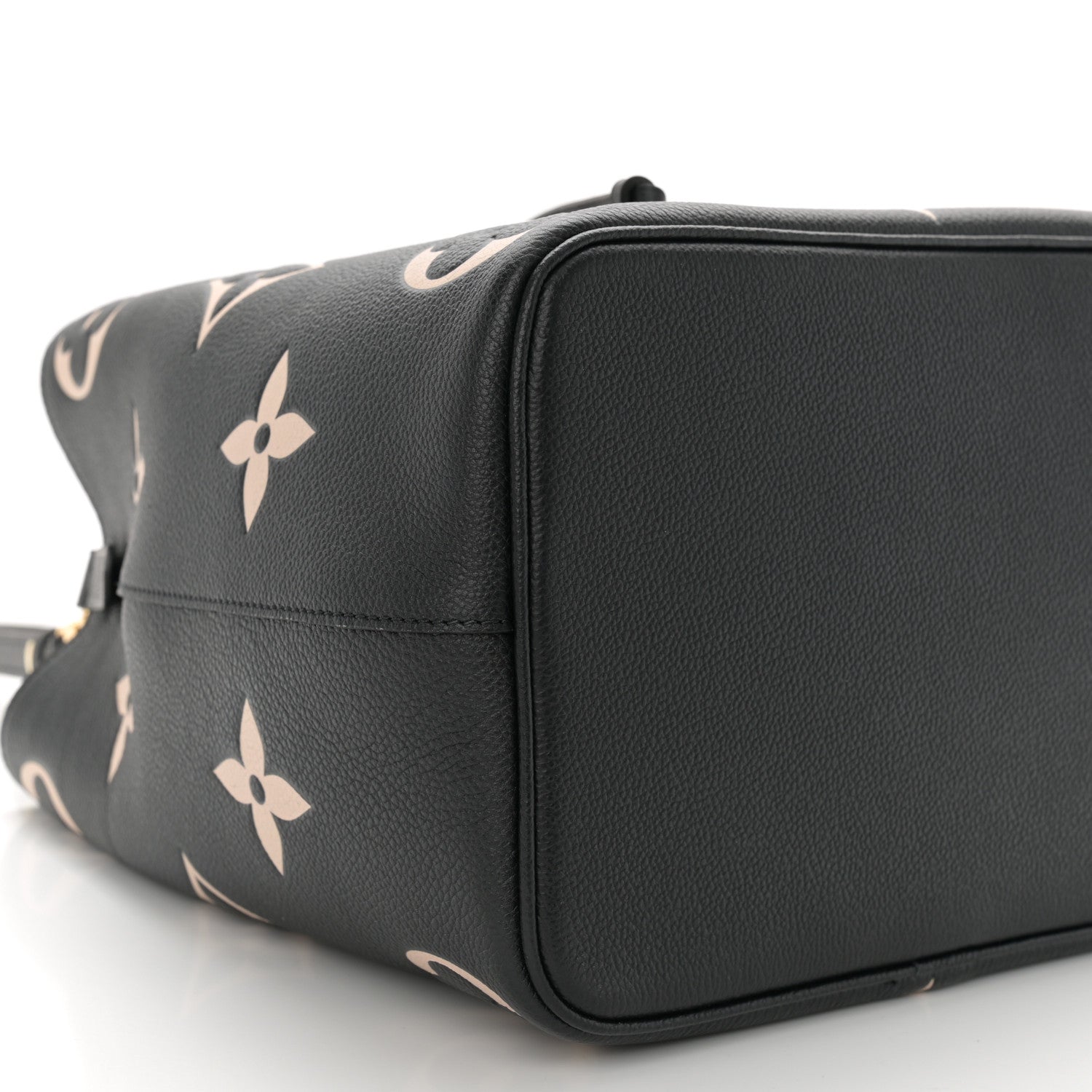 Louis Vuitton Empreinte Monogram Giant Neonoe MM Black Beige 8 of 9