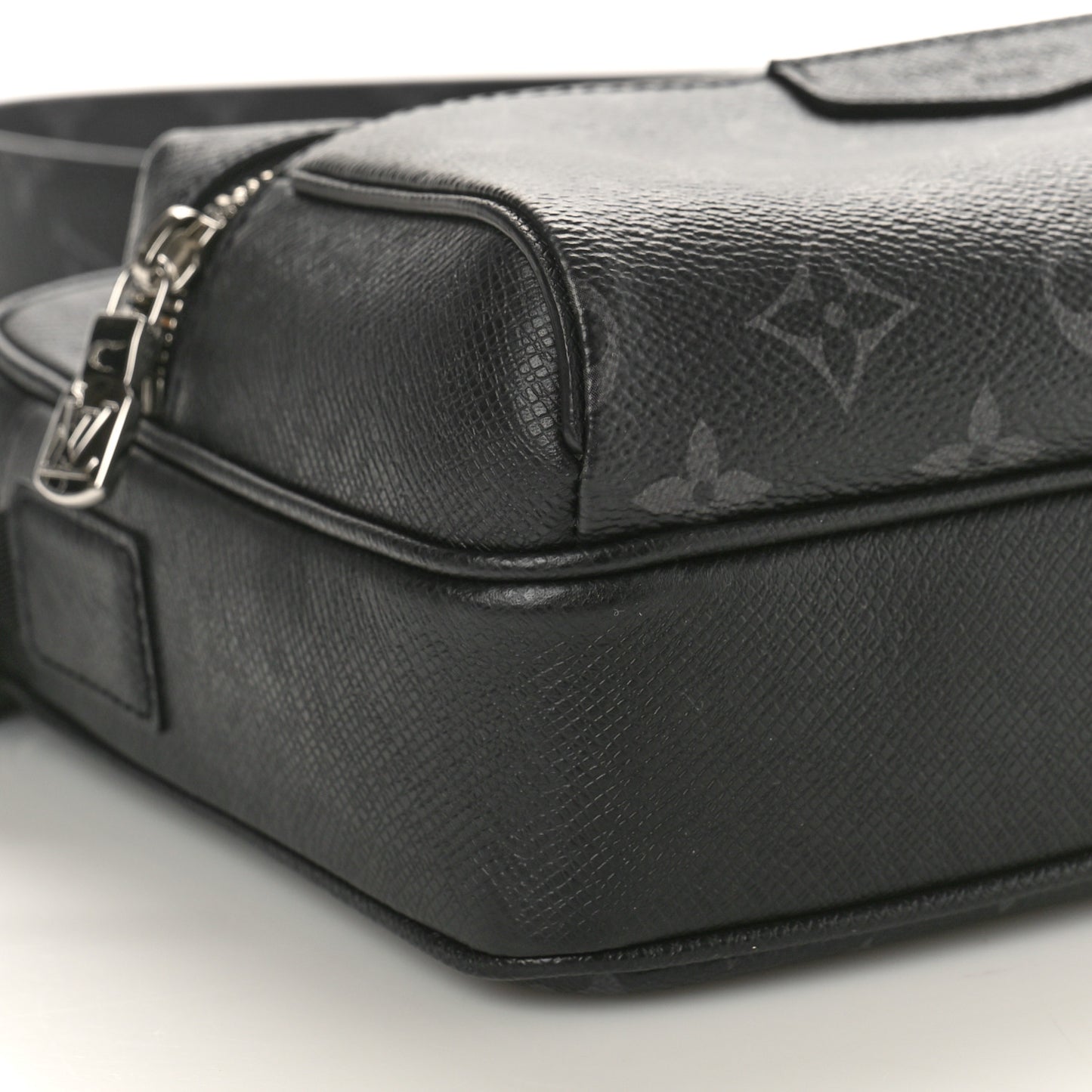Taiga Monogram Eclipse Outdoor Messenger Black