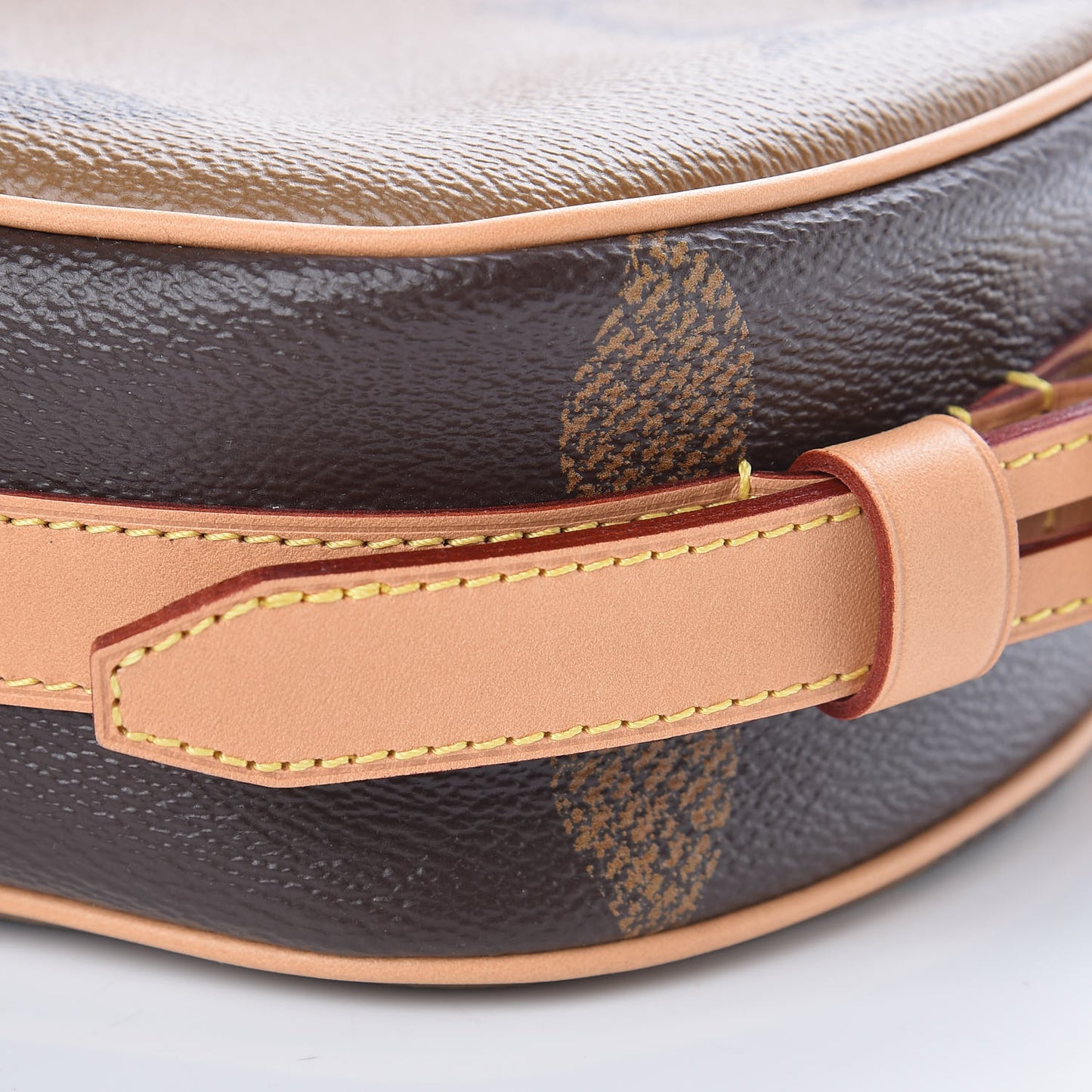 Reverse Monogram Giant Boite Chapeau Souple