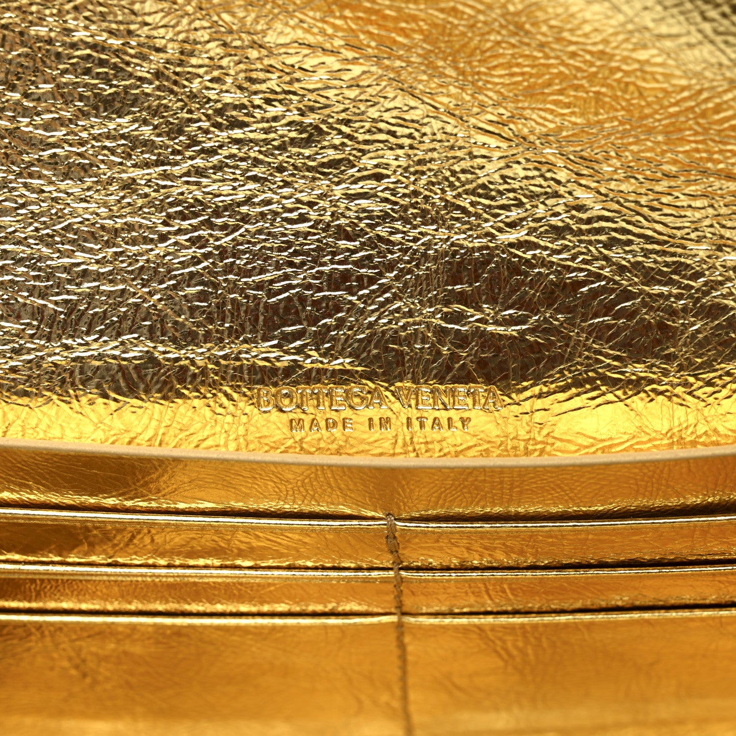 Bottega Veneta 幸運のゴールド長財布 Bottega Veneta Metallic Lambskin Intrecciato Long Andiamo Top
