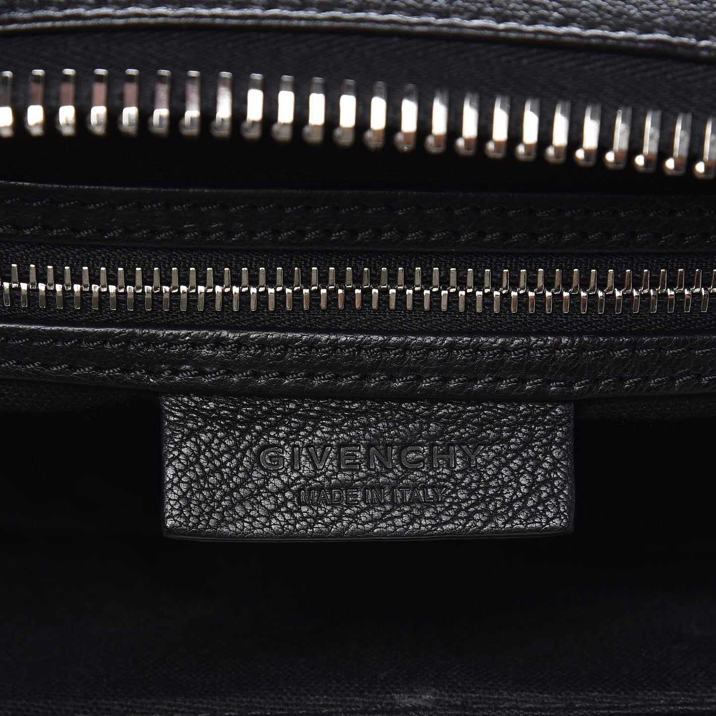 Sugar Goatskin Medium Antigona Black