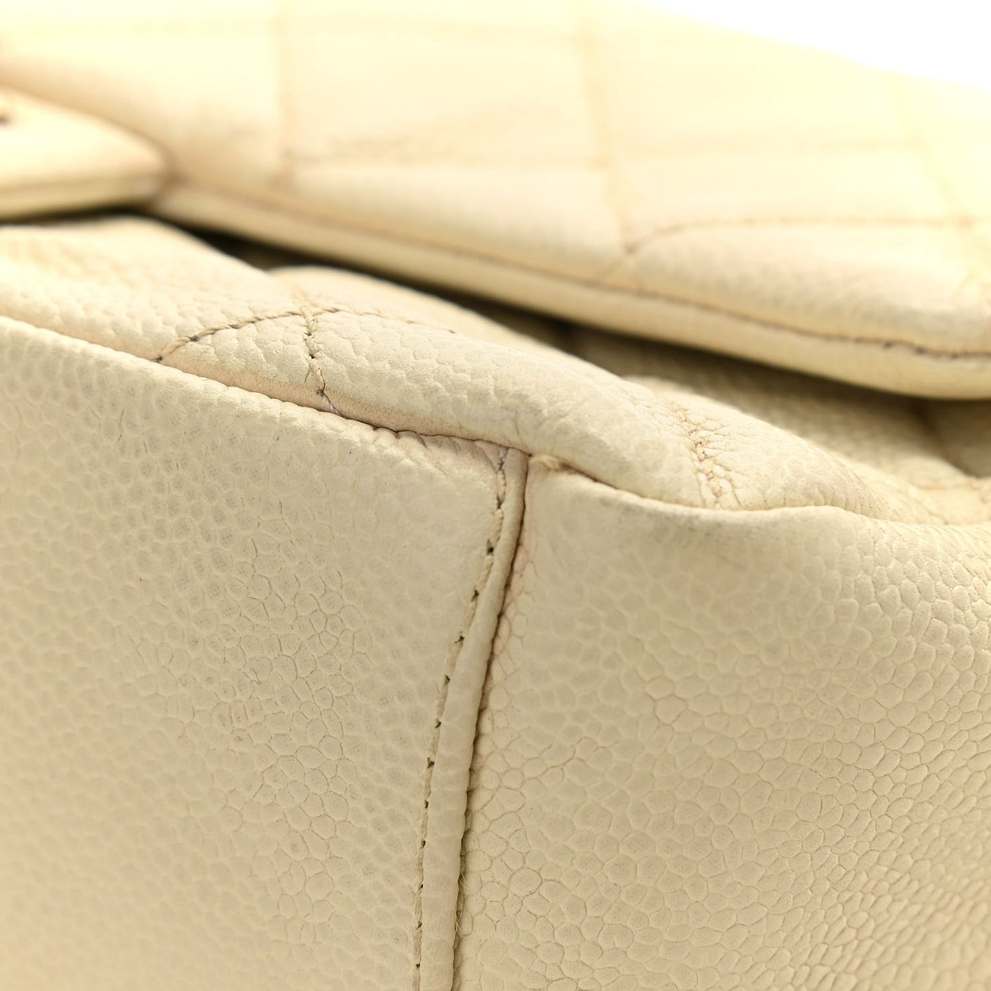 Caviar Quilted Medium Chic Quilt Flap White