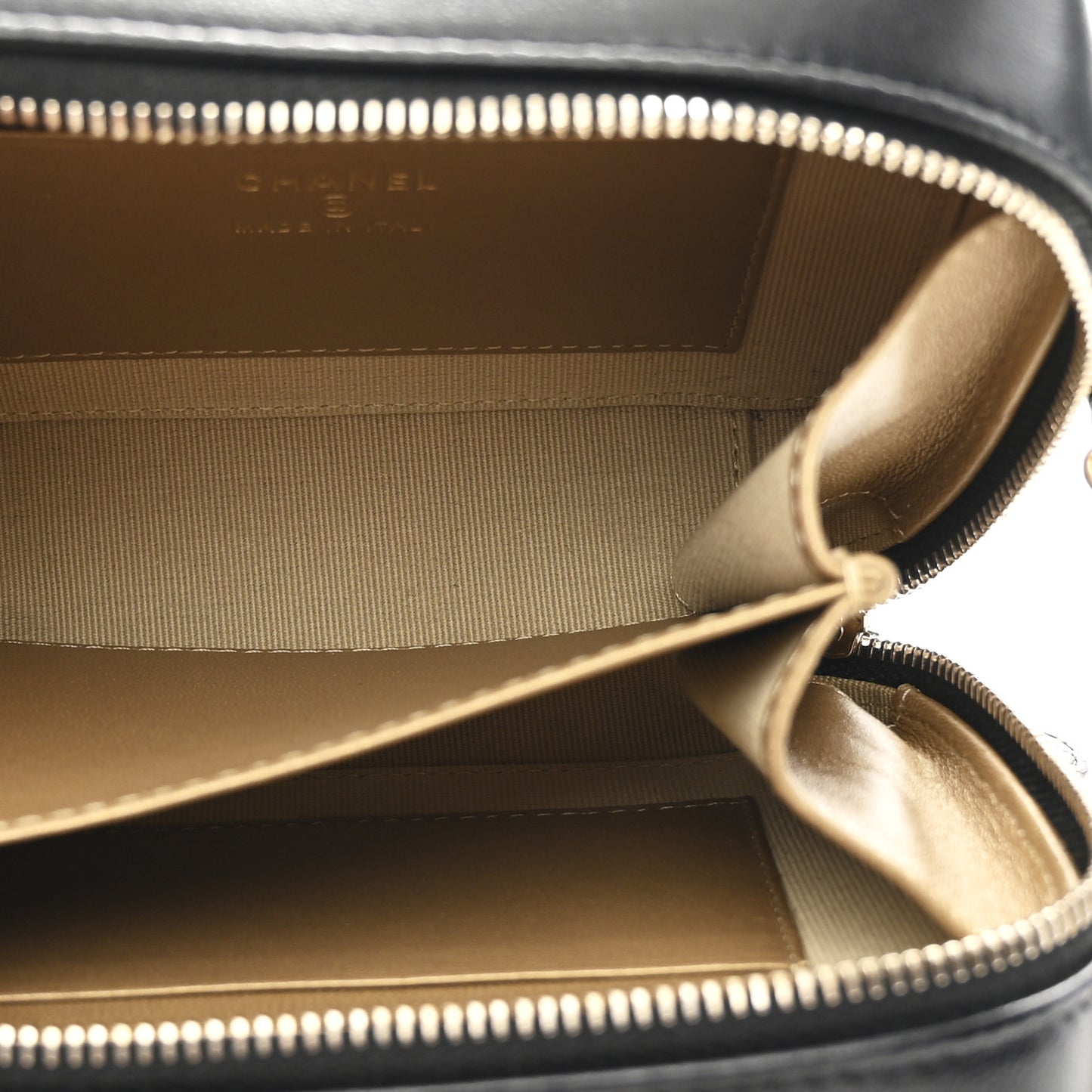 Lambskin Quilted CC Pearl Crush Camera Case Black